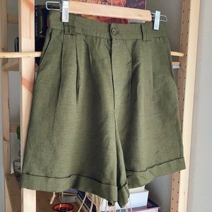 Vintage High Rise Pleated Shorts Linen size 26